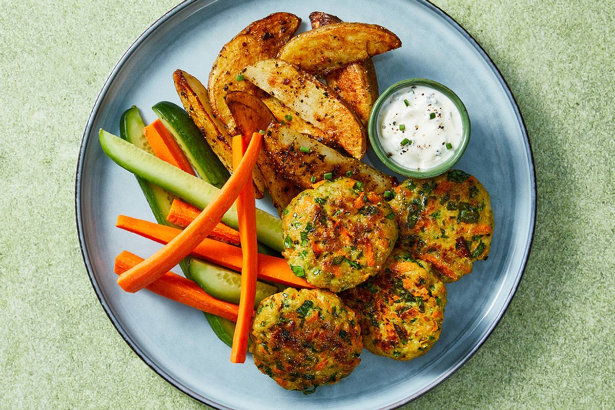 Bouchées de poulet et quartiers de pommes de terre