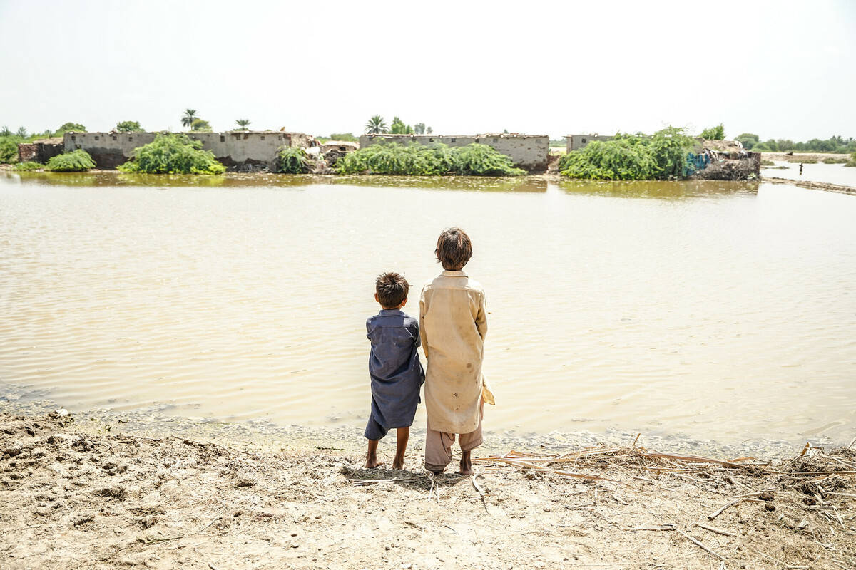 Donate £1 to Disaster Emergency Commitee 