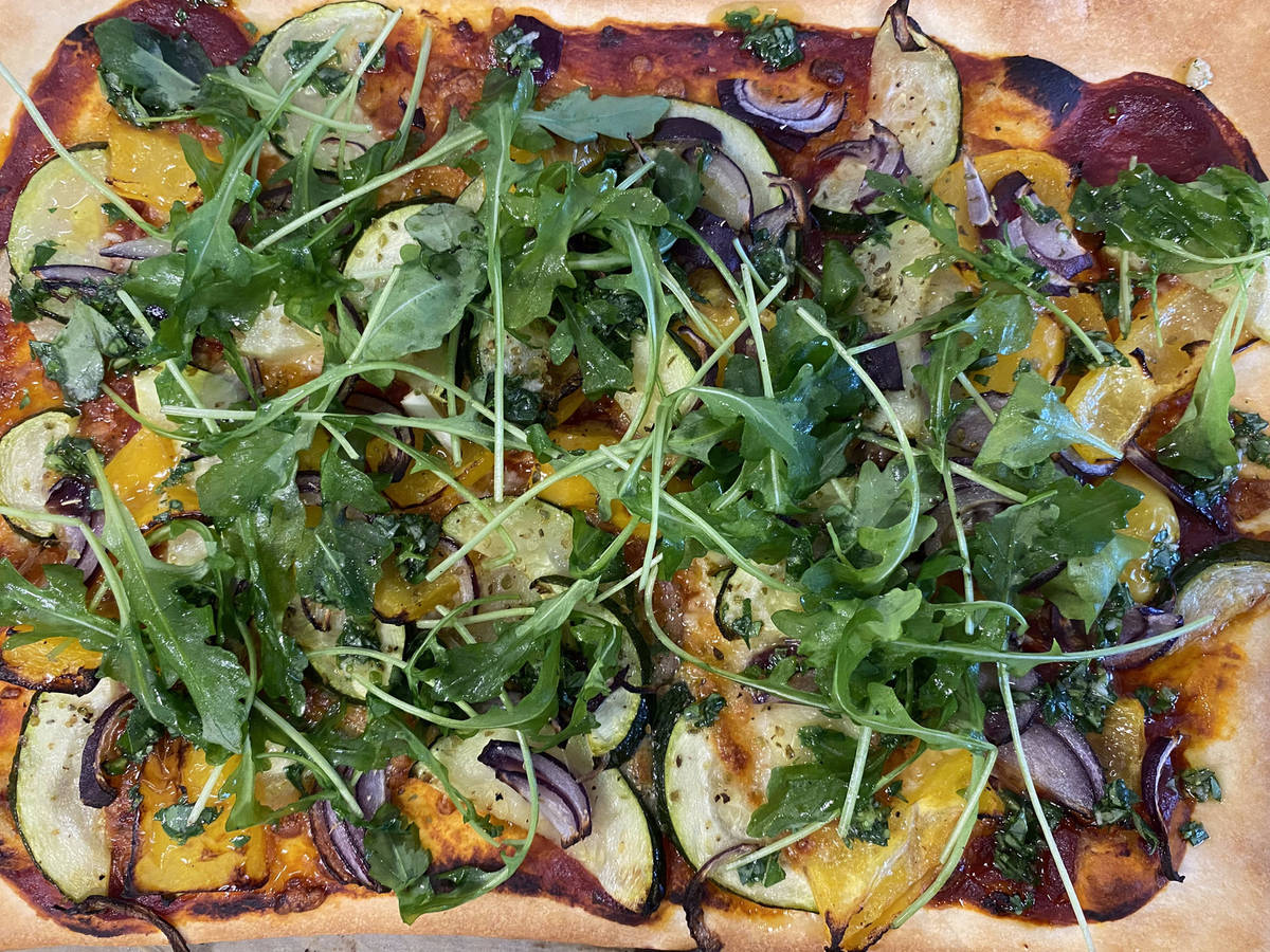 Colourful vegetarian pizza