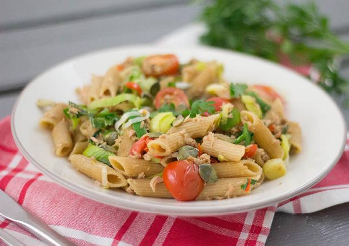 Volkoren penne met tonijn, ansjovis en cherrytomaten
