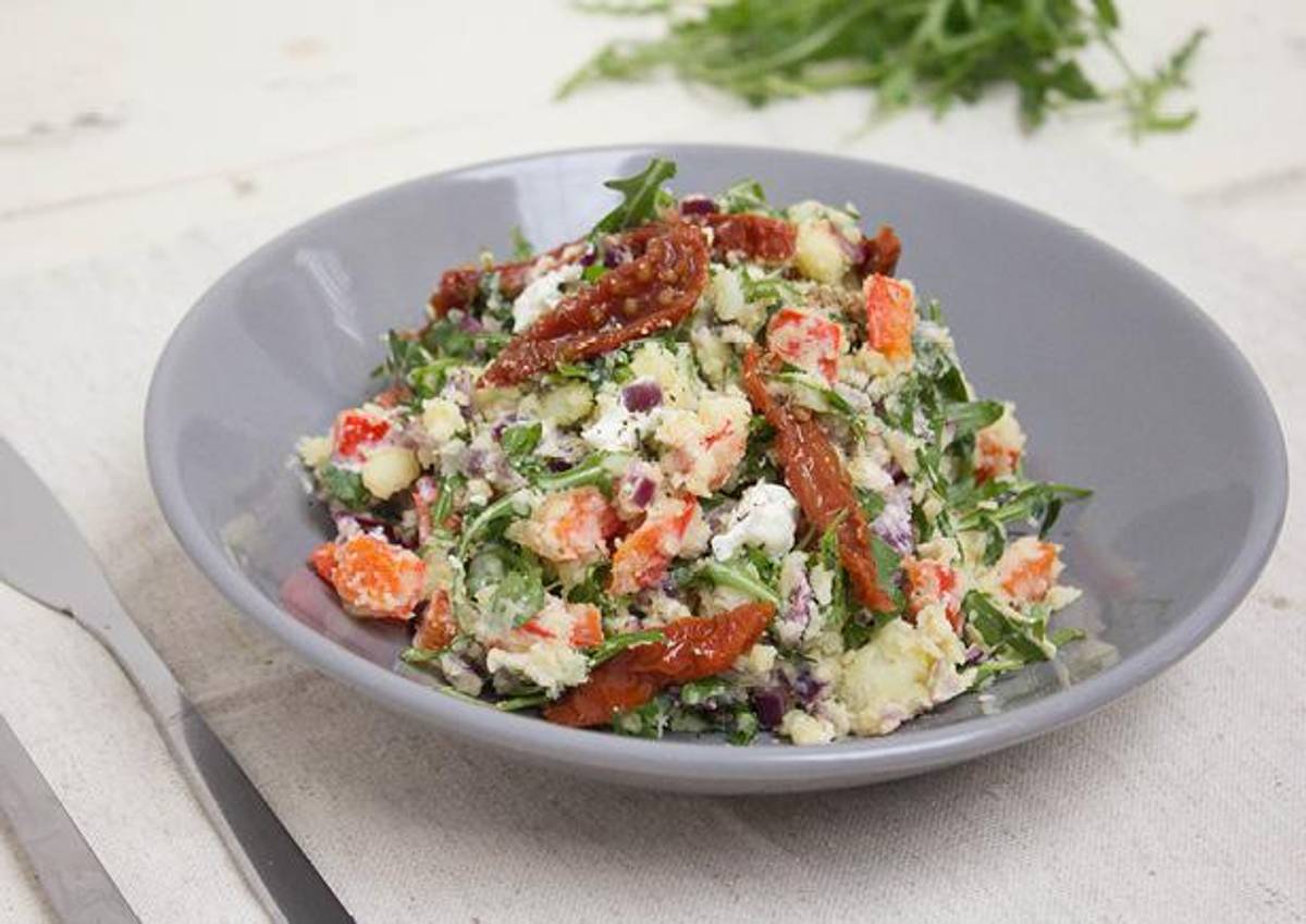 Rucolastamppot met gegrilde paprika en geitenkaas