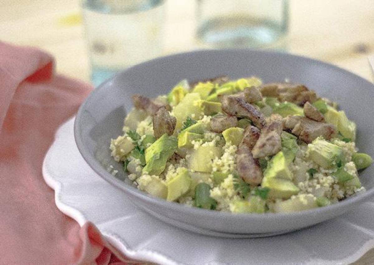 Volkoren couscous met koolrabi en kruidige kipreepjes