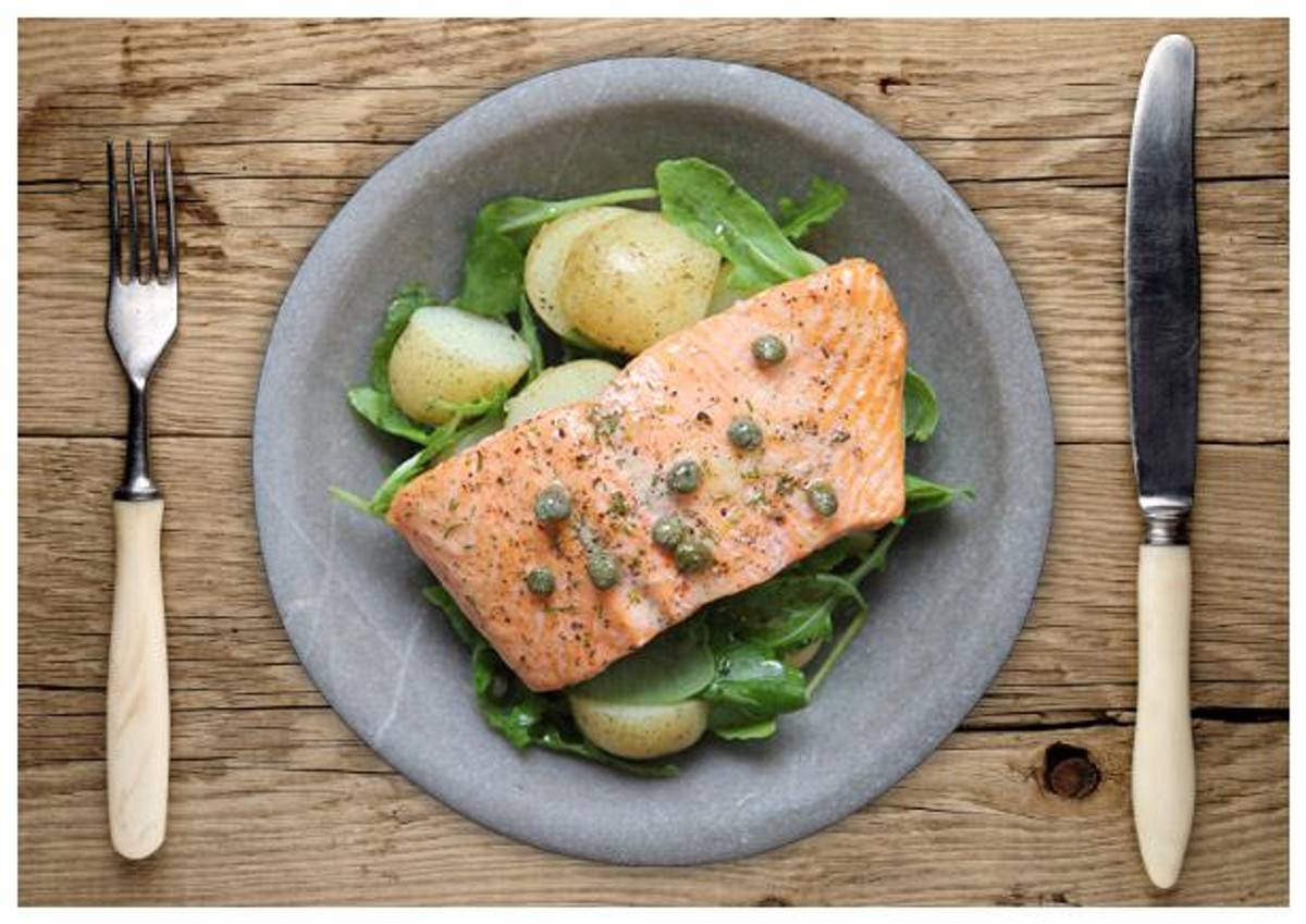 Pan-Fried Salmon in a Dill and Butter Sauce 