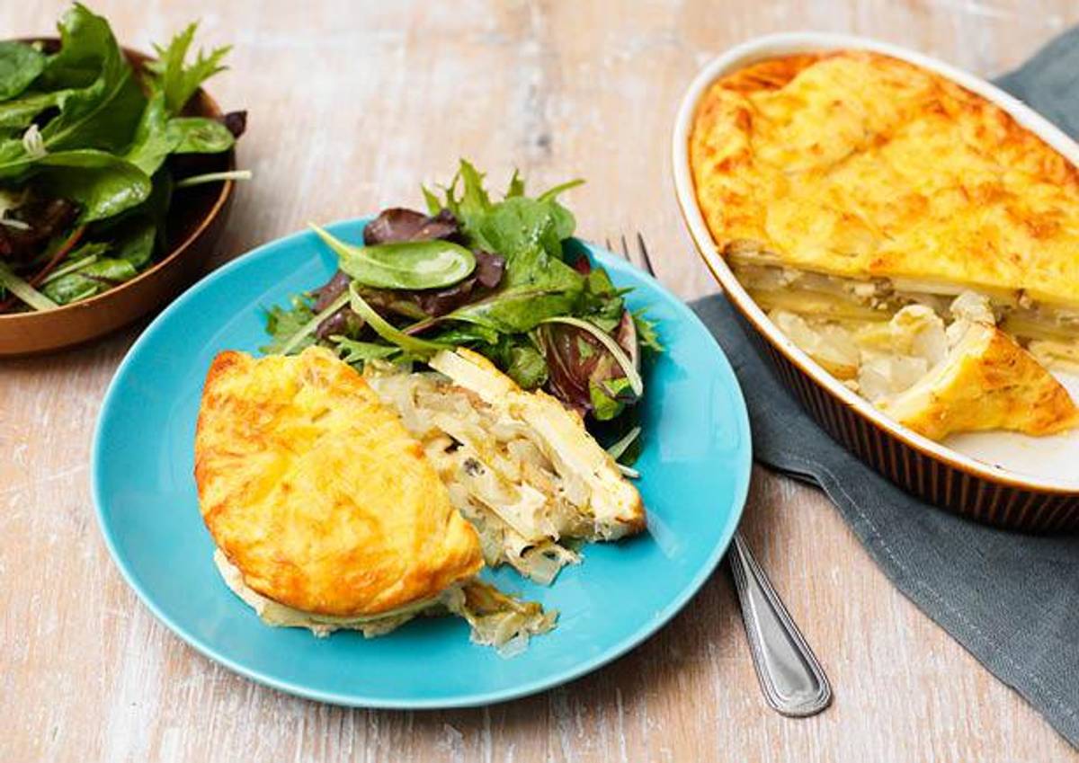 Romige aardappel-witlofschotel met groene salade