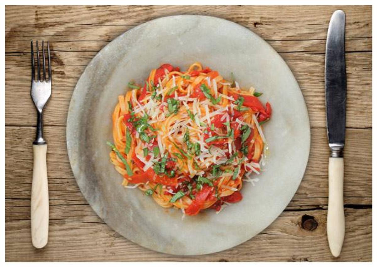 Fiery Roasted Red Pepper Fettuccine ‘a Nido'