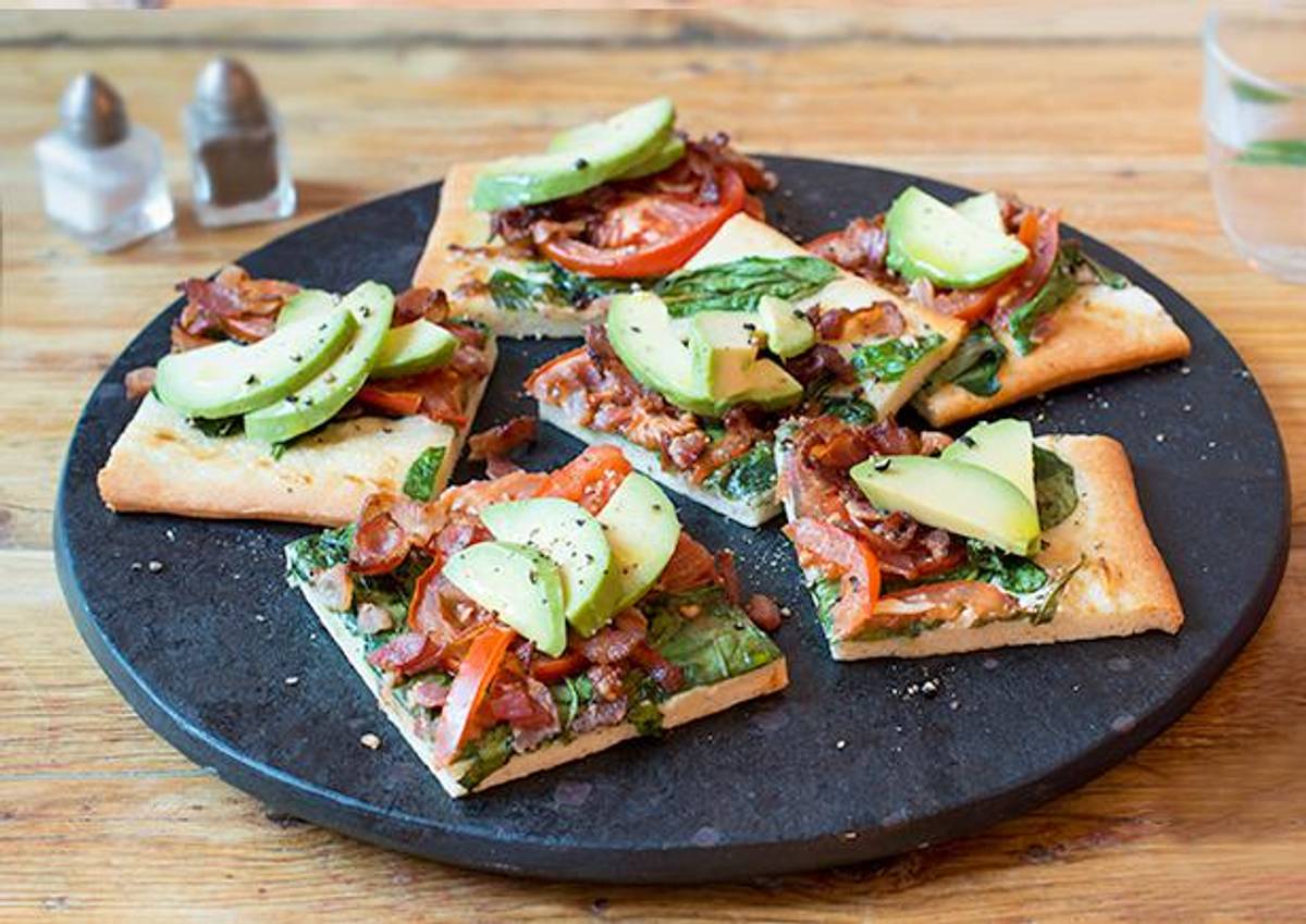 Pizza mit knusprigem Bacon