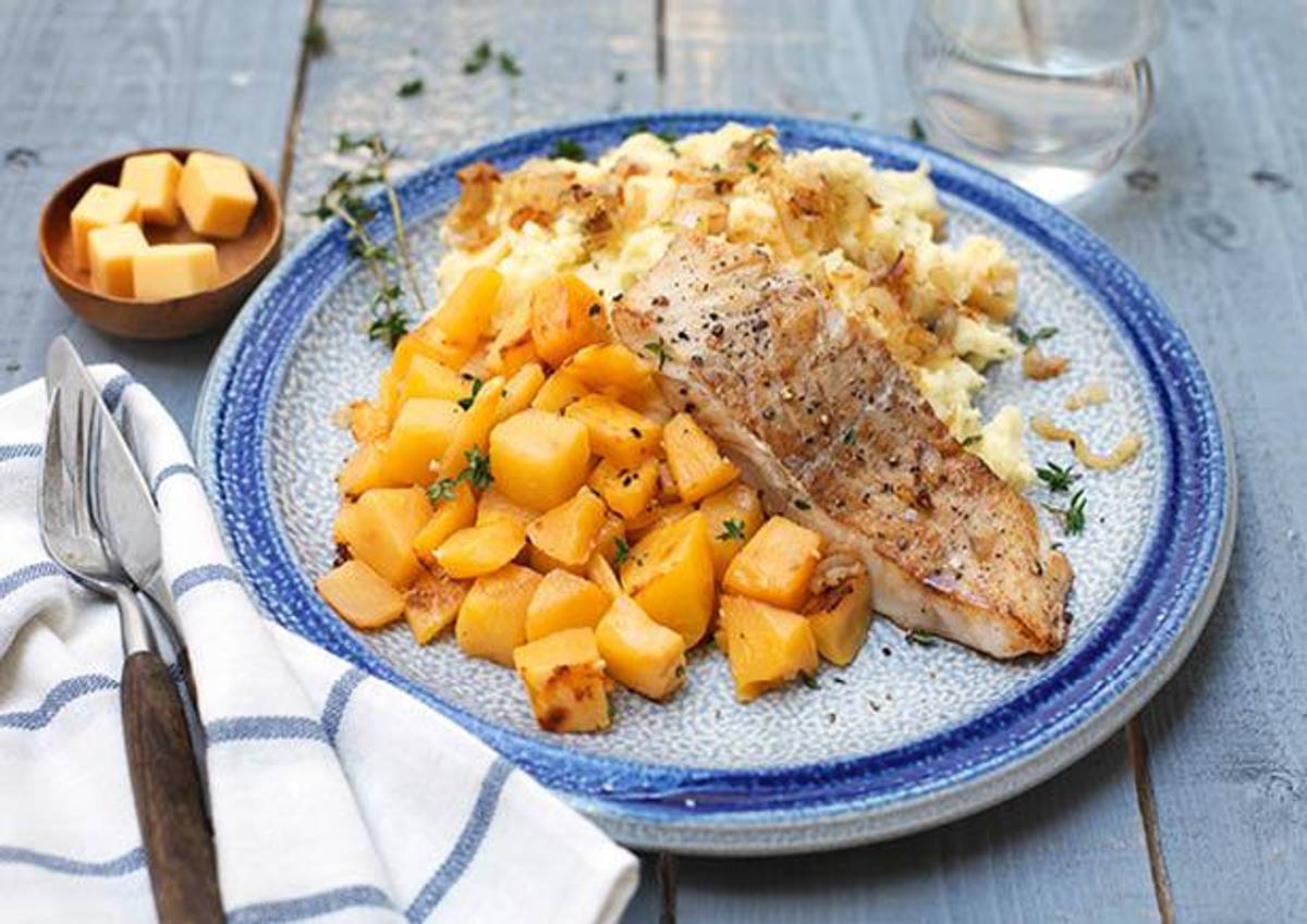 Noordzeeheekfilet, winterse koolraap met tijm en aardappelpuree