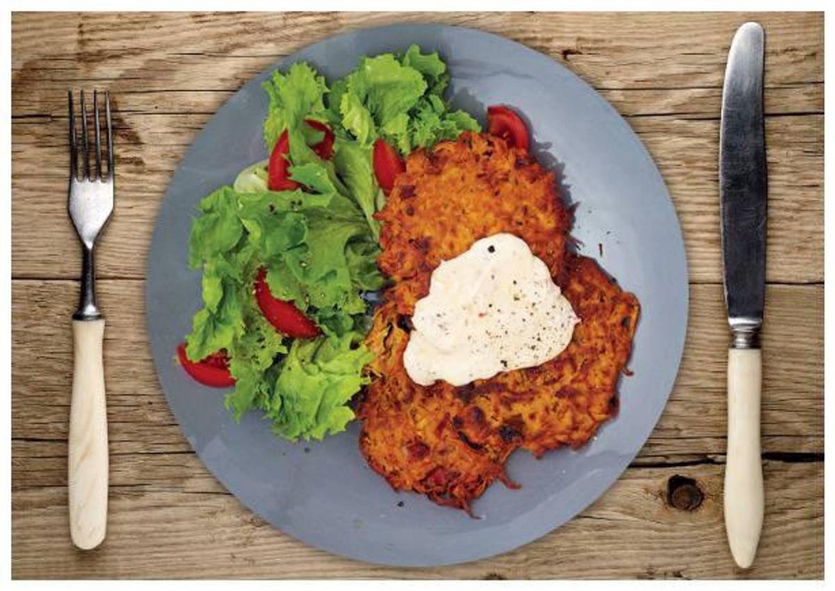 Süßkartoffelrösti gespickt mit Speckwürfeln