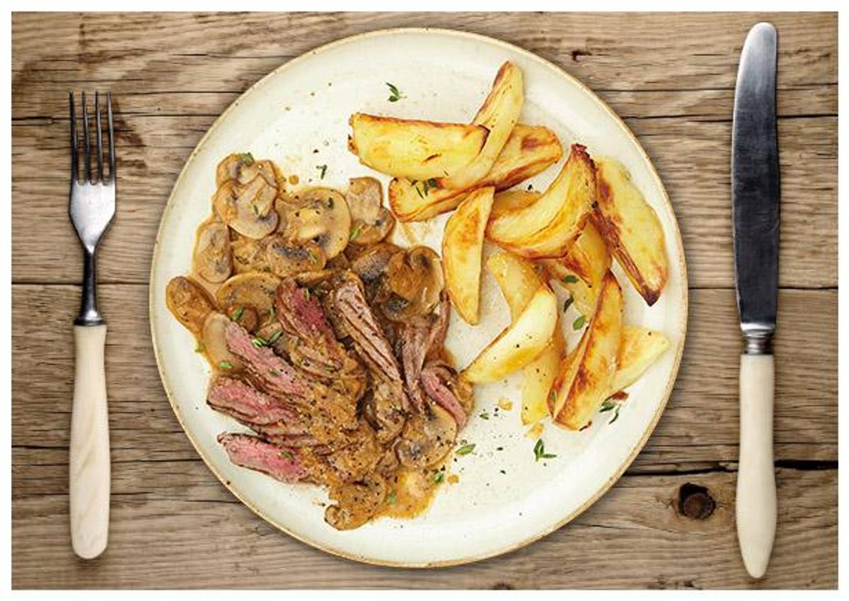 Zartes Rindersteak mit Crème fraîche-Champignon-Thymian-Soße