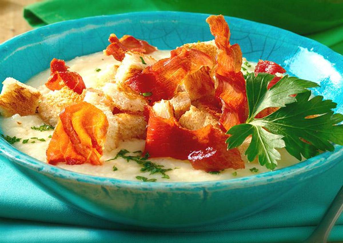 Blumenkohlsuppe mit Knusperbrot