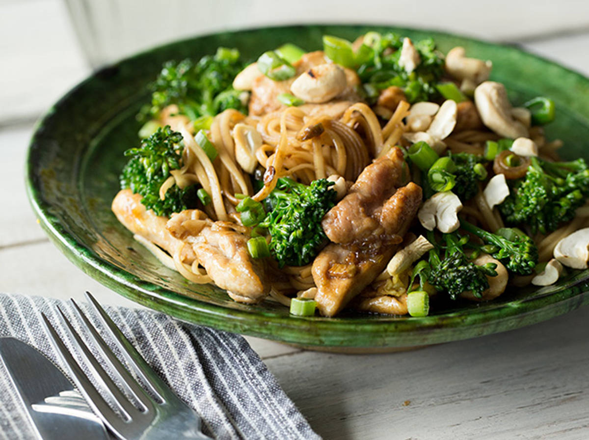 Chicken with Peanuts and Yellow Bean Sauce