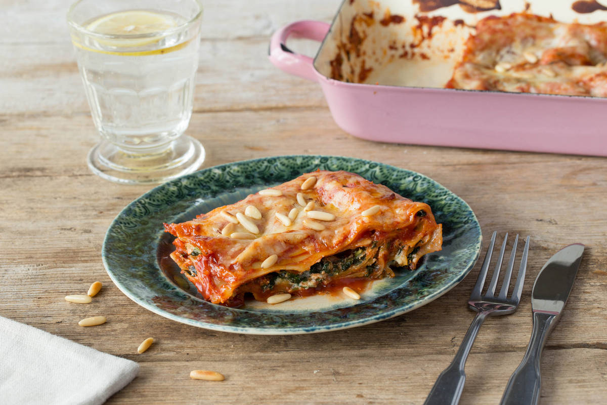 Italienische Spinat-Lasagne mit Ricotta-Tomatensoße