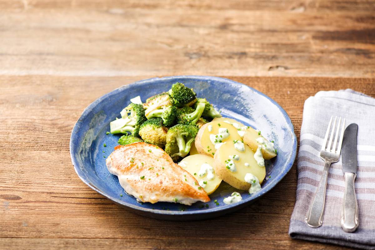 Pan-Seared Garlic Chicken with Crispy Broccoli and Potatoes Huancaina