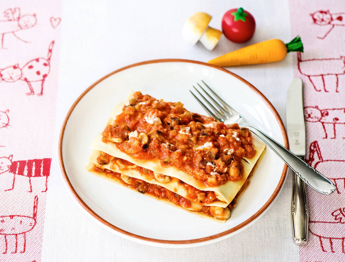 Lasagne met tomaten-groentesaus en verse geitenkaas