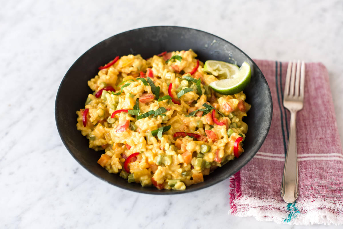 Gelbes Curry-Risotto mit Paprika-Bohnen-Gemüse