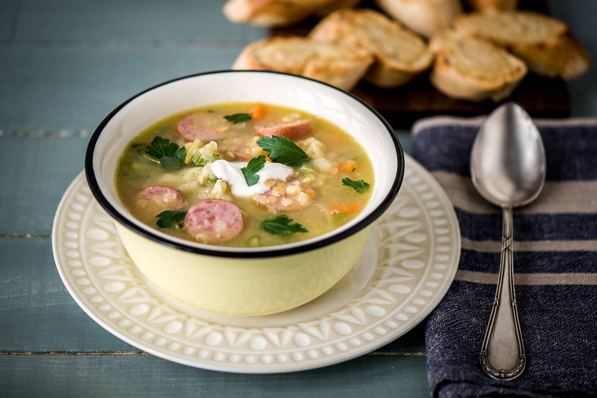 Herzhafte Linsensuppe mit Krakauer,