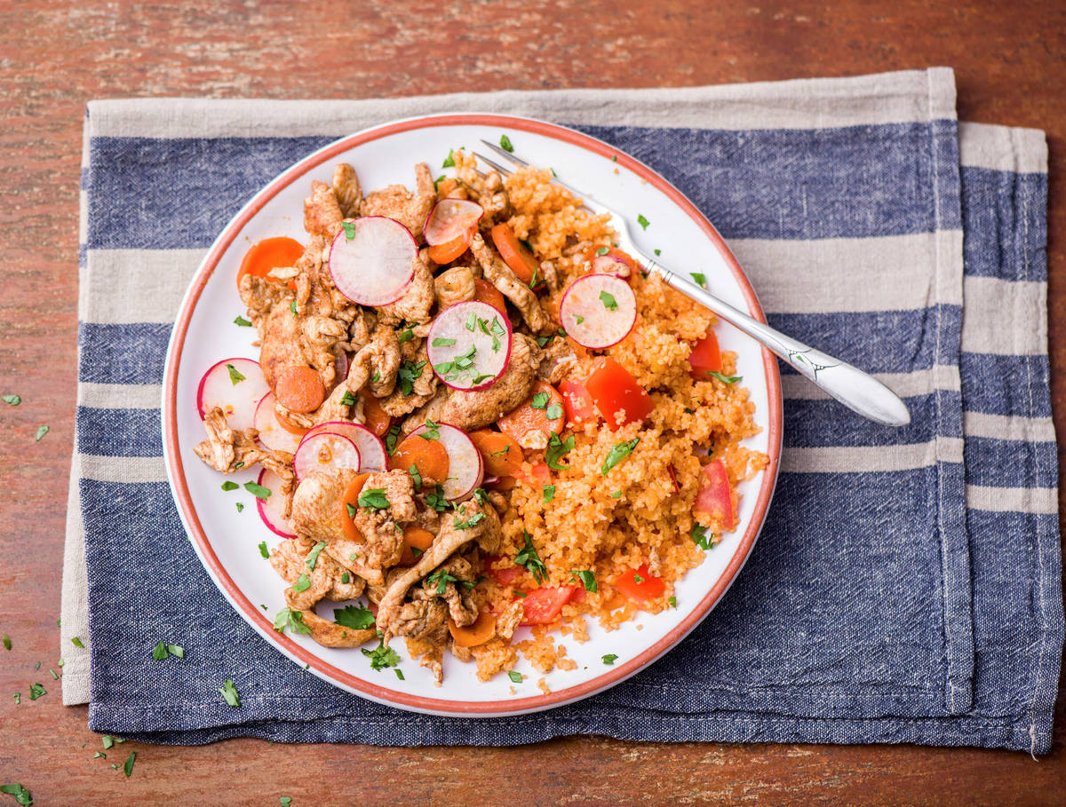 Bulgur met kalkoenshoarma, radijs en verse koriander