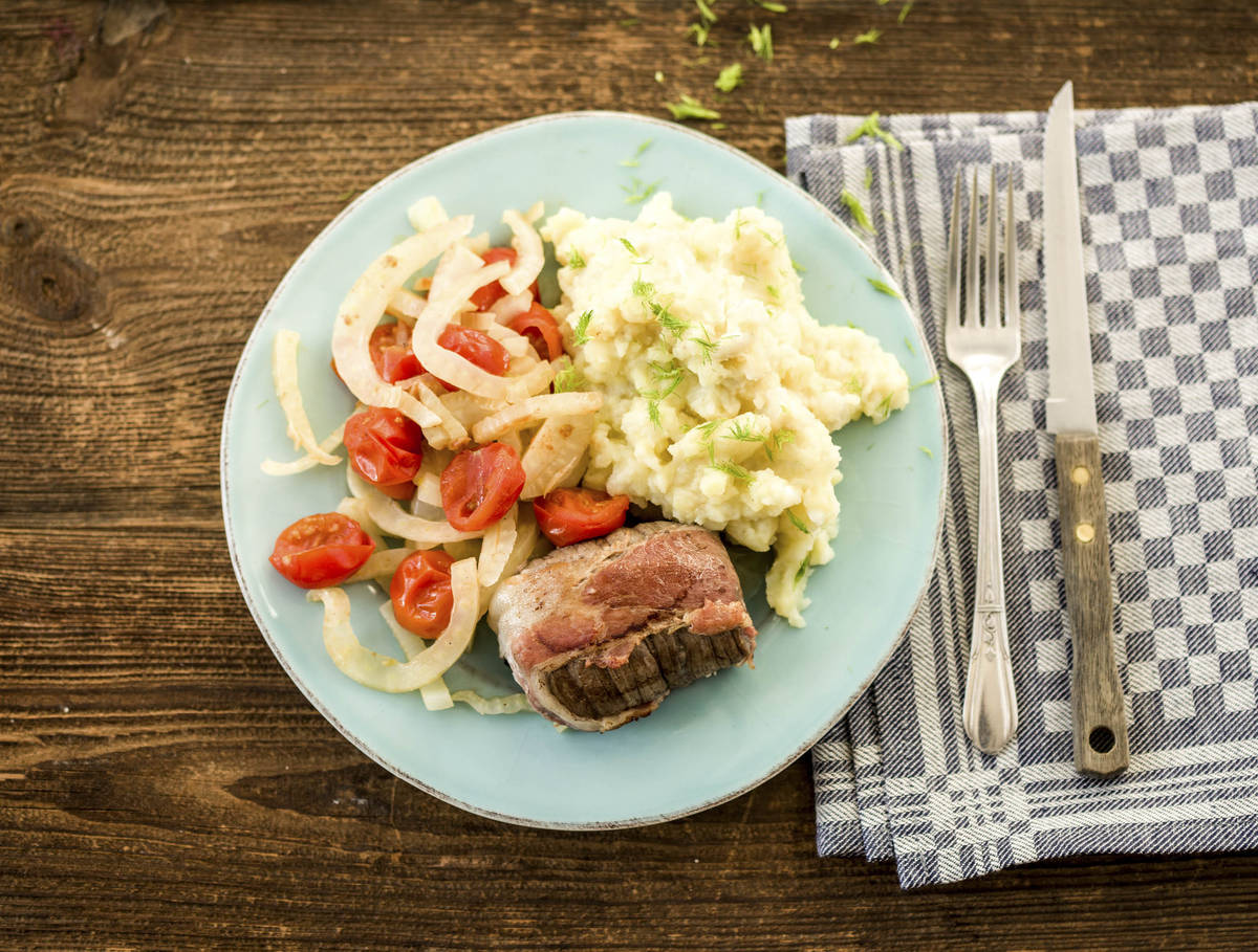 Rundervink met aardpeerpuree