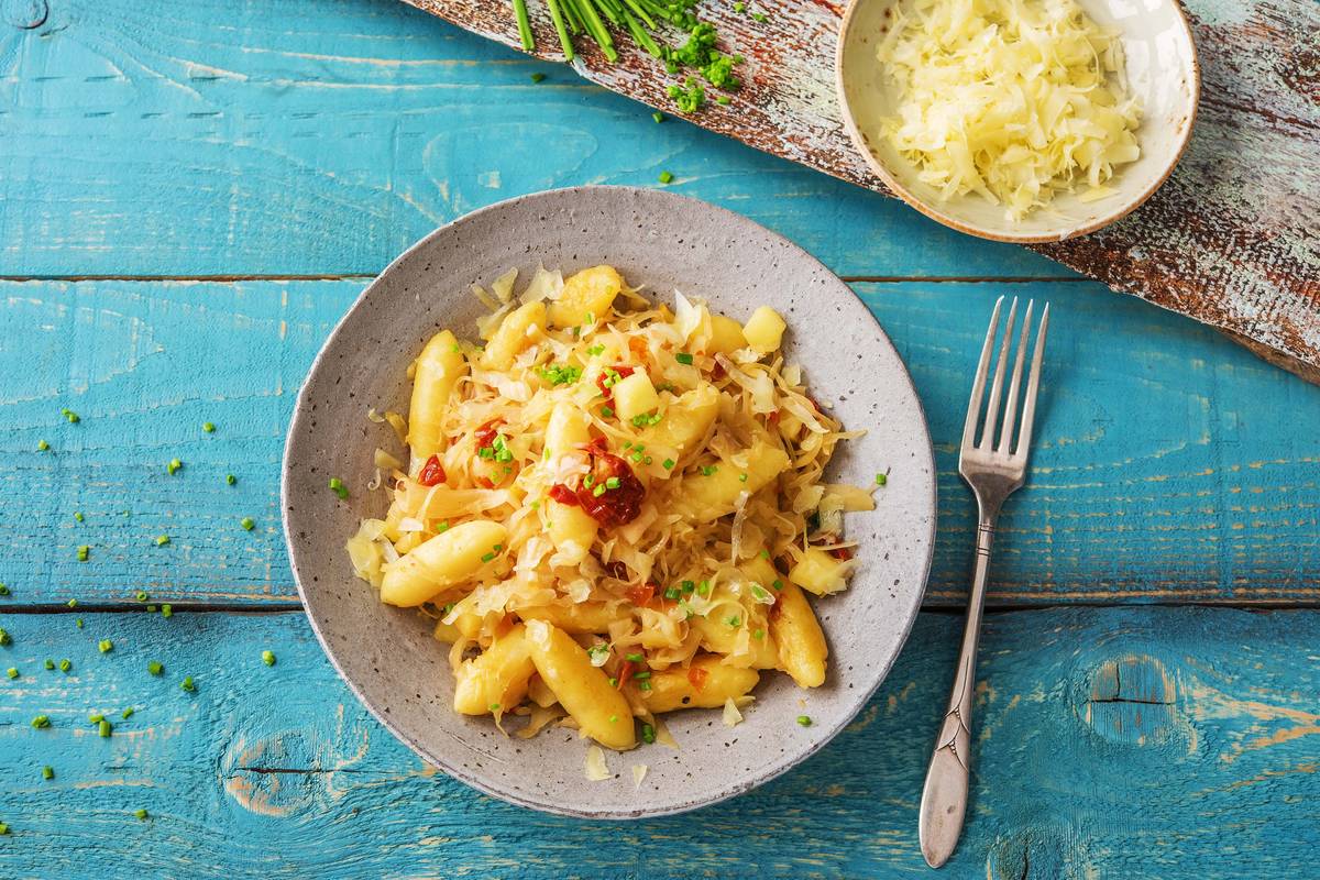Schupfnudelpfanne mit Apfel-Sauerkraut