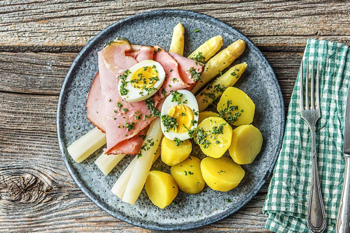 Asperges blanches, jambon et oeuf dur