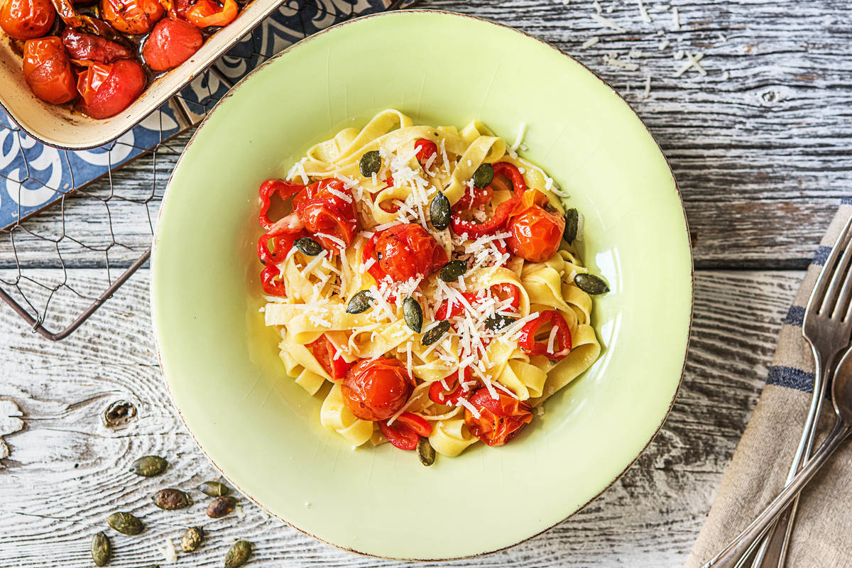 Fettuccine et tomates cerises au four