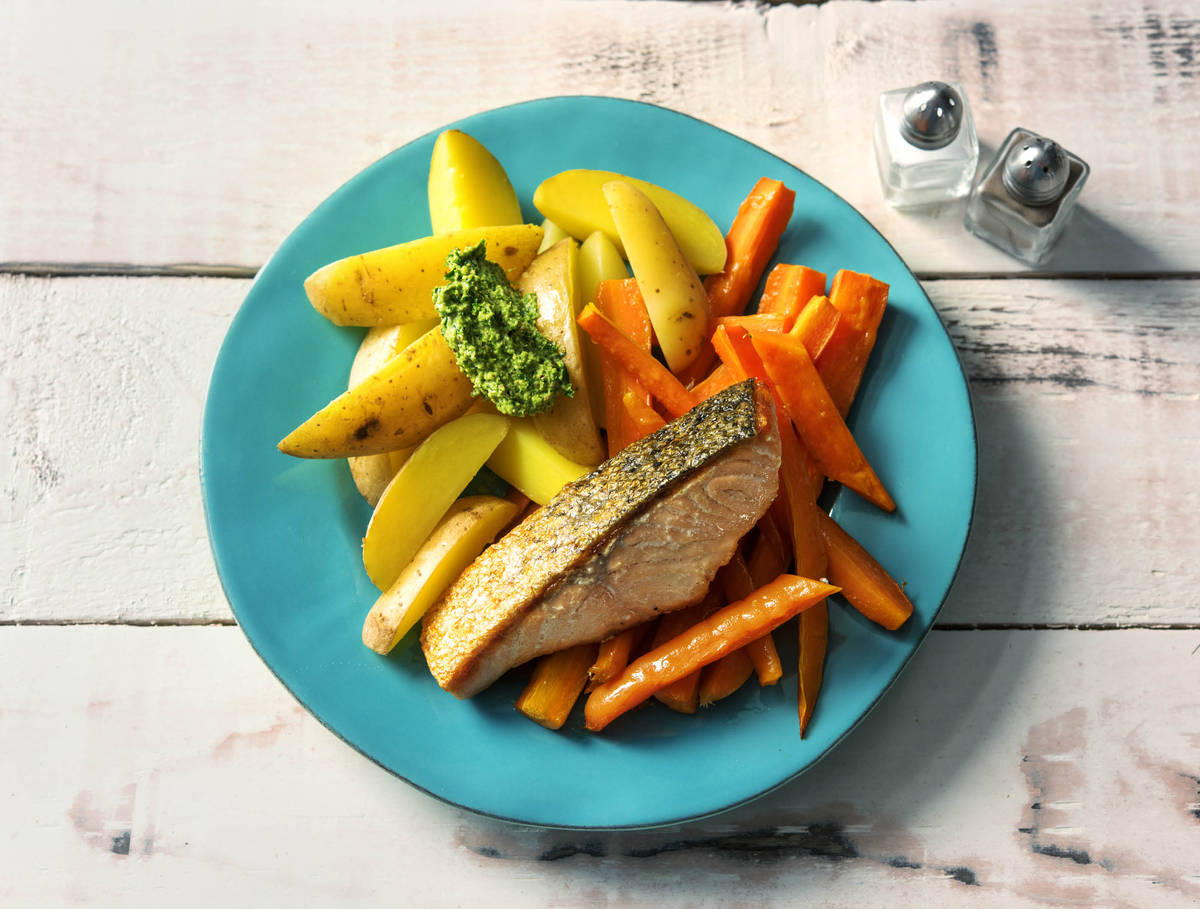 Saumon aux carottes et dukkah de fanes de carottes