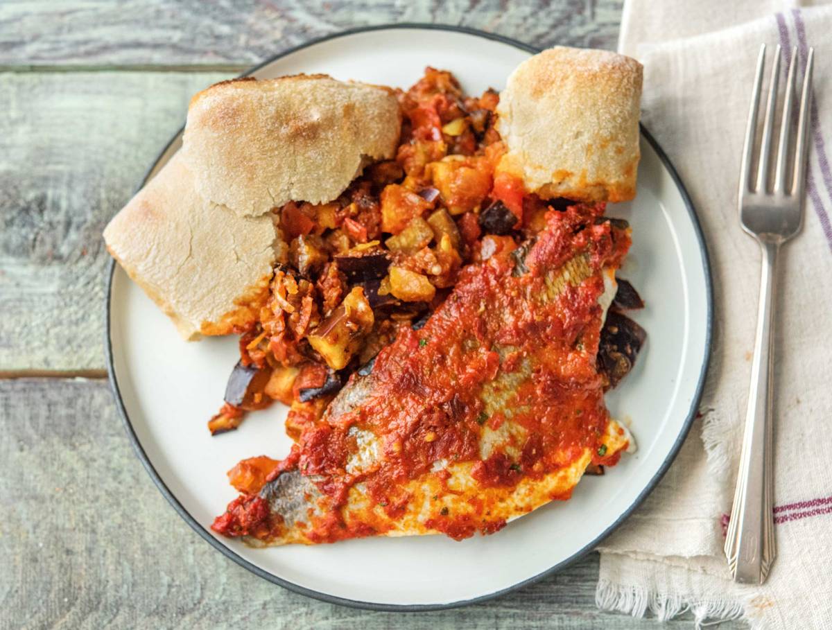 Filet de merlan, tapenade de tomate, ratatouille