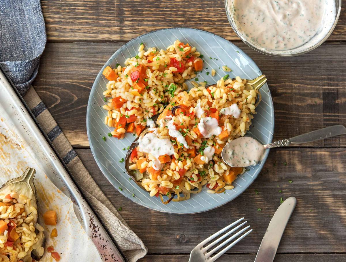 Aubergines farcies à l'orge perlé et au yaourt