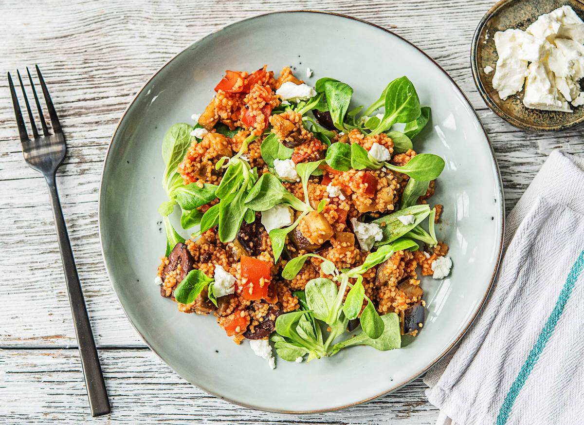 Couscous piquant à la harissa, aux olives et à la feta