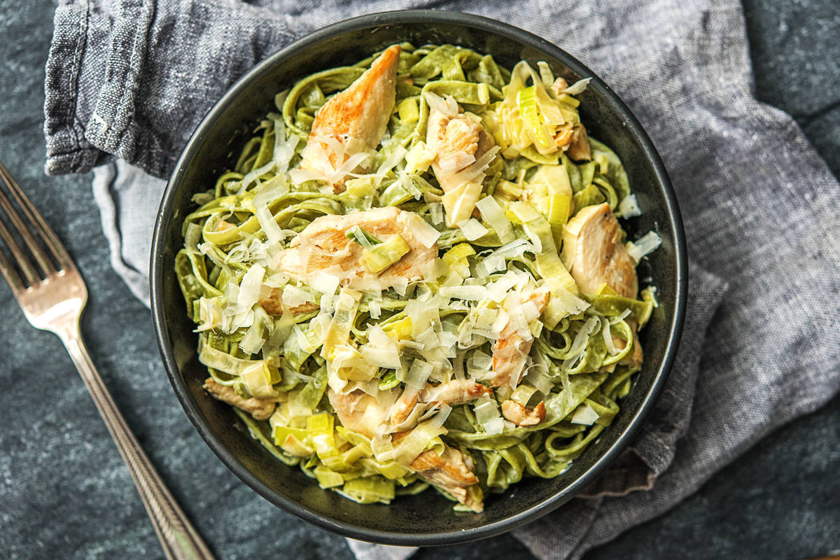 Hähnchenstreifen mit Spinat-Tagliatelle