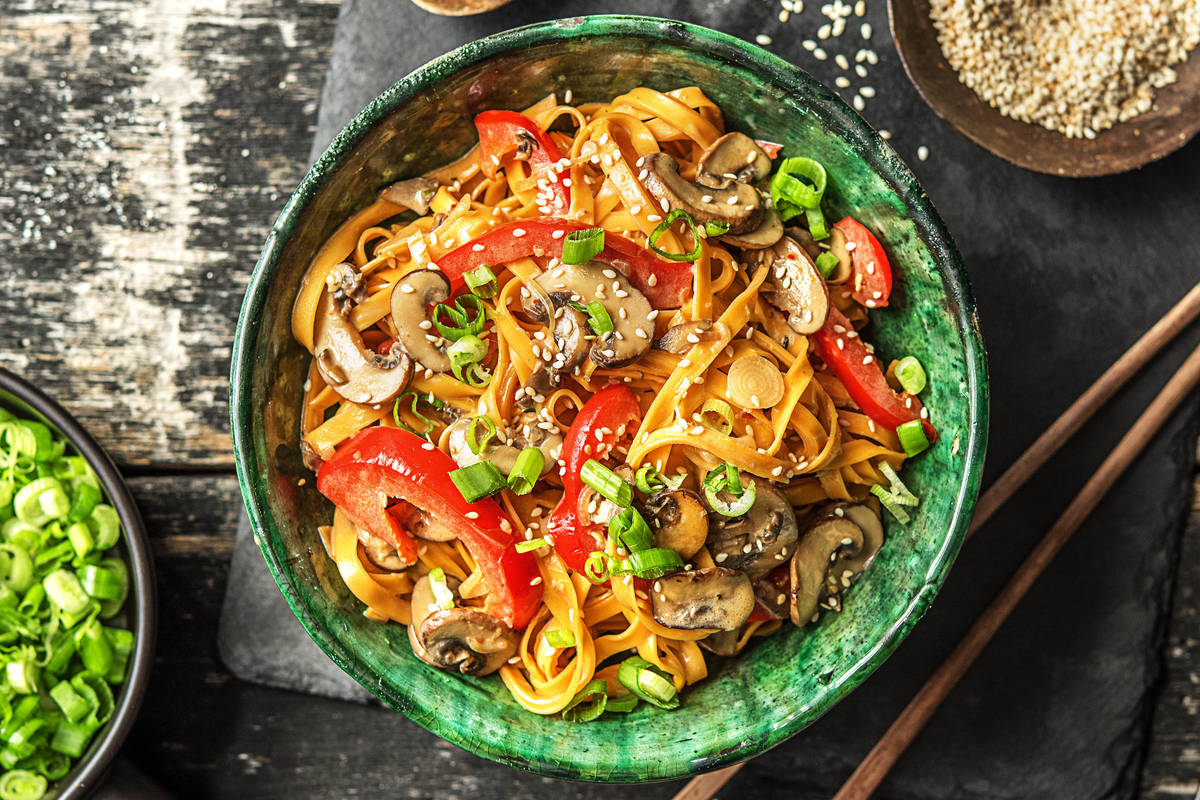 Asiatische Nudelpfanne mit Zitronengras
