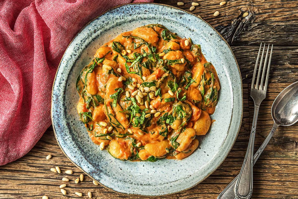 Gnocchi in spinazie-tomatensaus met geitenkaas