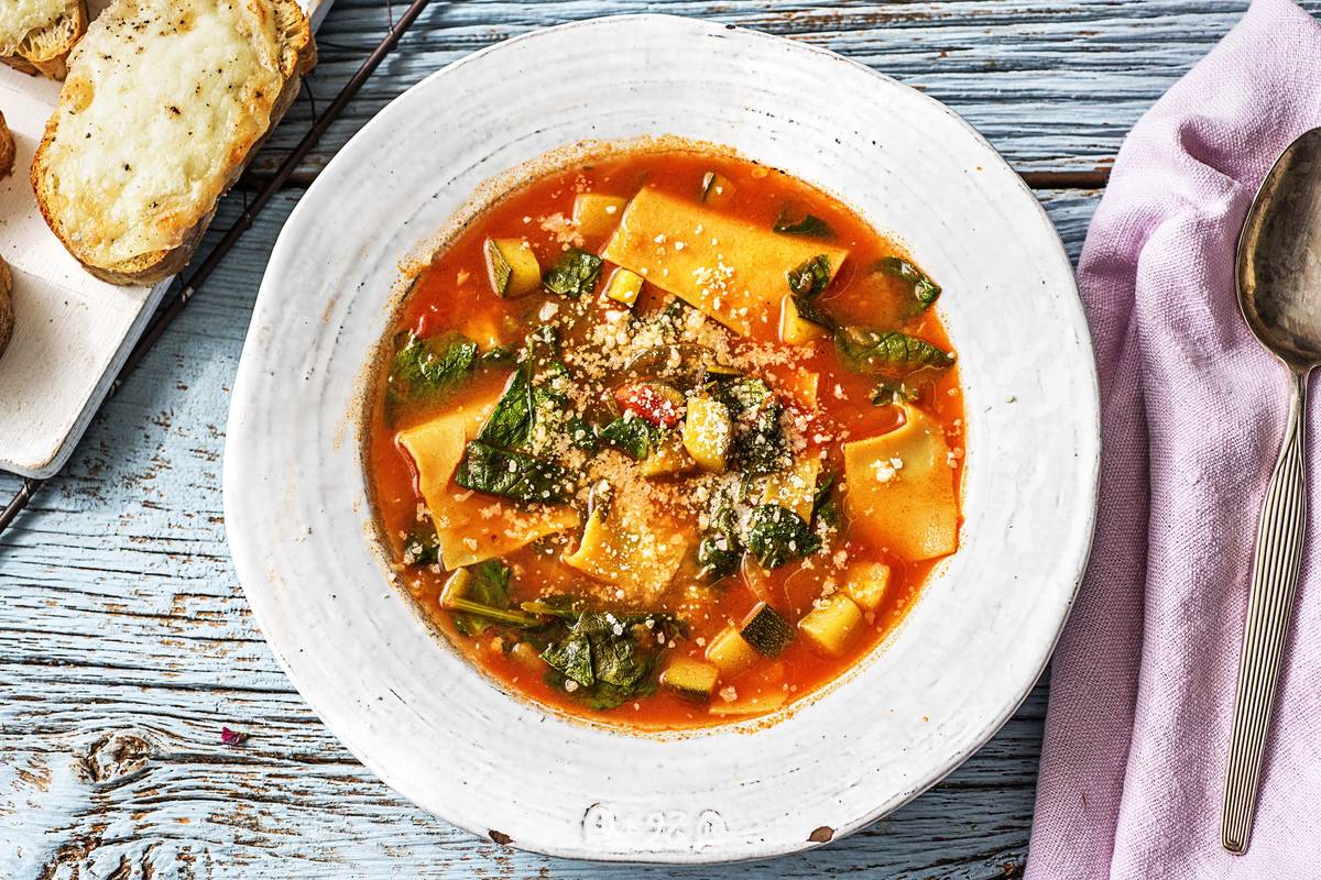 Frühlingshaft: Gemüse-Pasta-Suppe