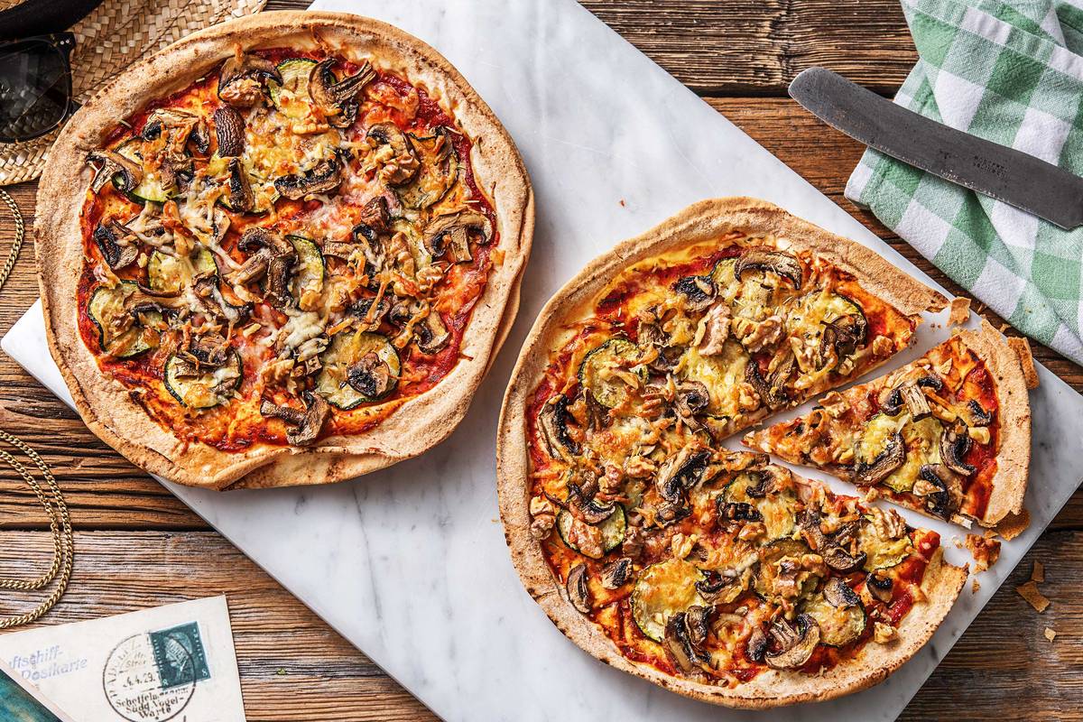 Pizza sur pain plat aux courgettes grillées