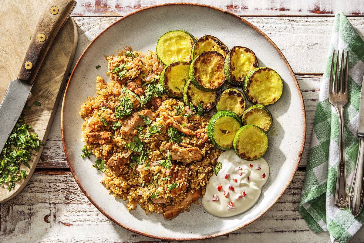 Bloemkoolquinoa met gekruide kippendijreepjes