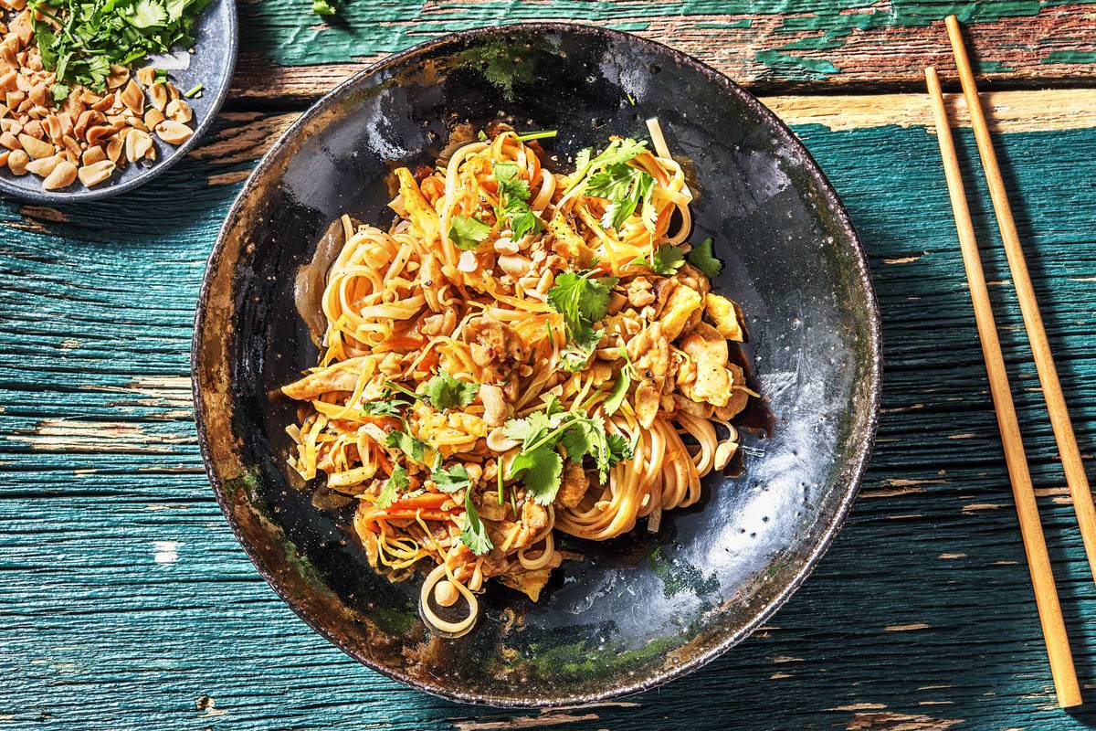 Pad thaï : poulet, nouilles et oeufs brouillés
