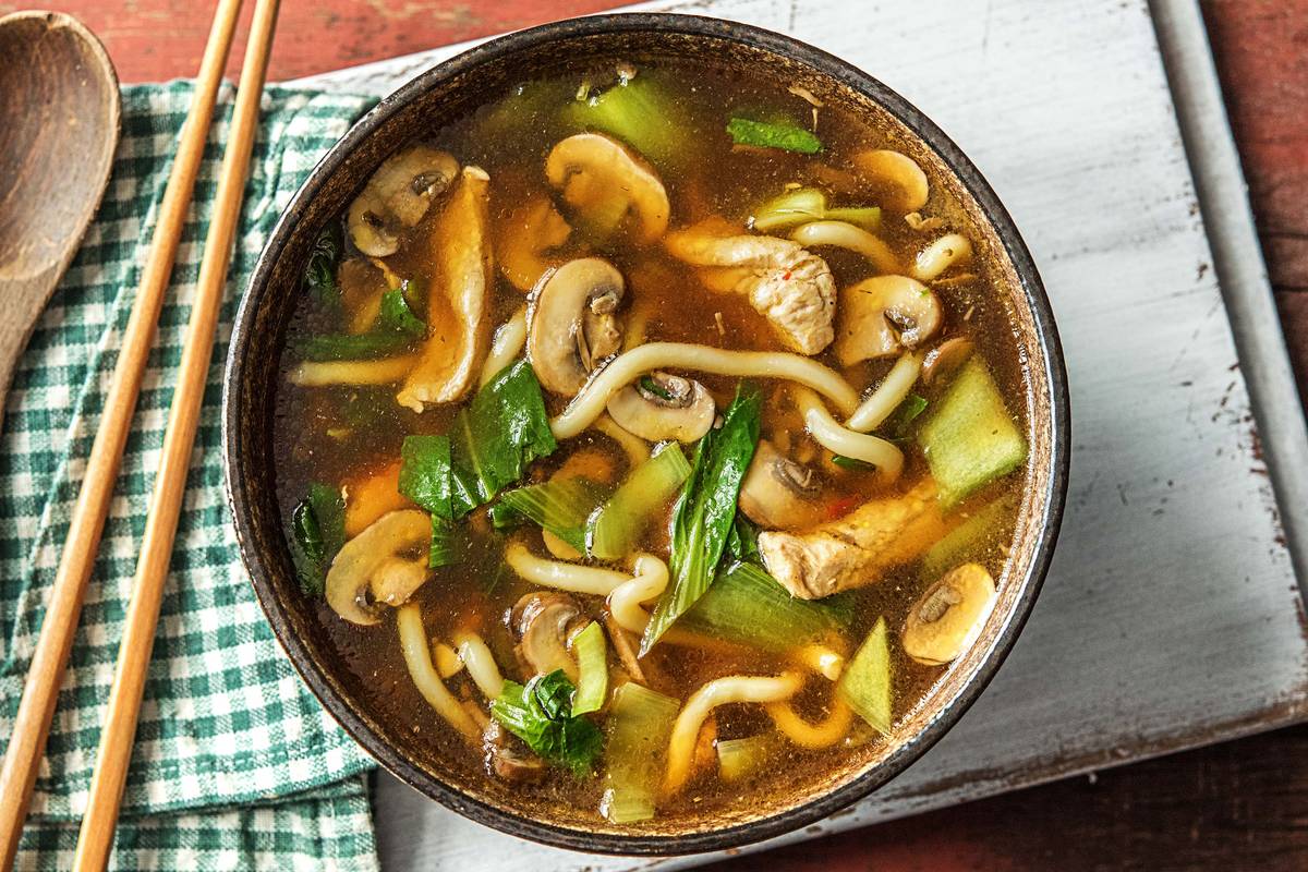 Soupe de nouilles japonaise et filet de poulet