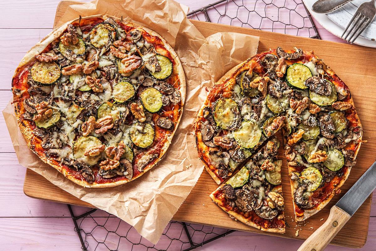 Platbroodpizza met gegrilde courgette