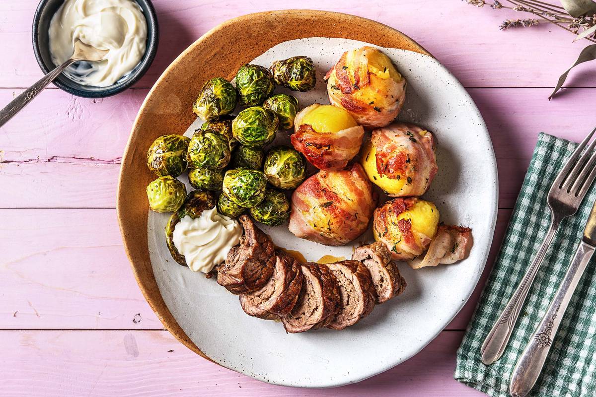 Oiseau sans tête et des pommes de terre au lard