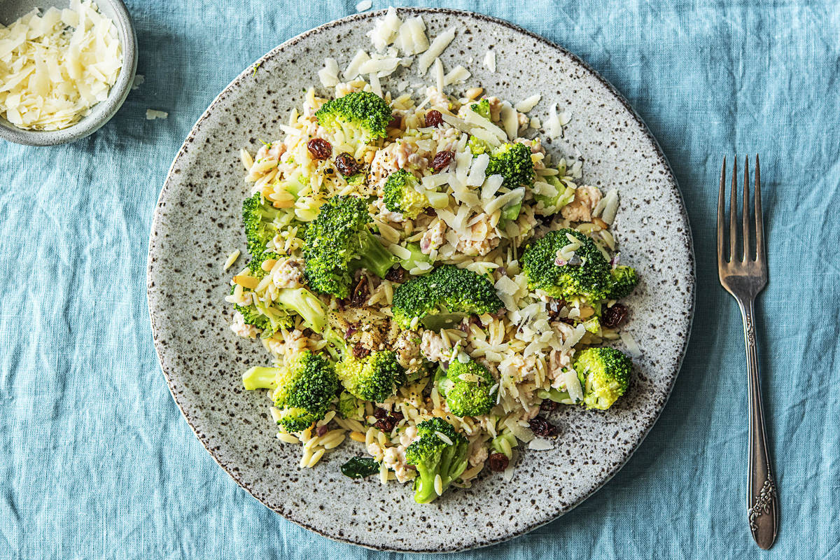 Orzo à la sicilienne au poulet haché et aux raisins secs