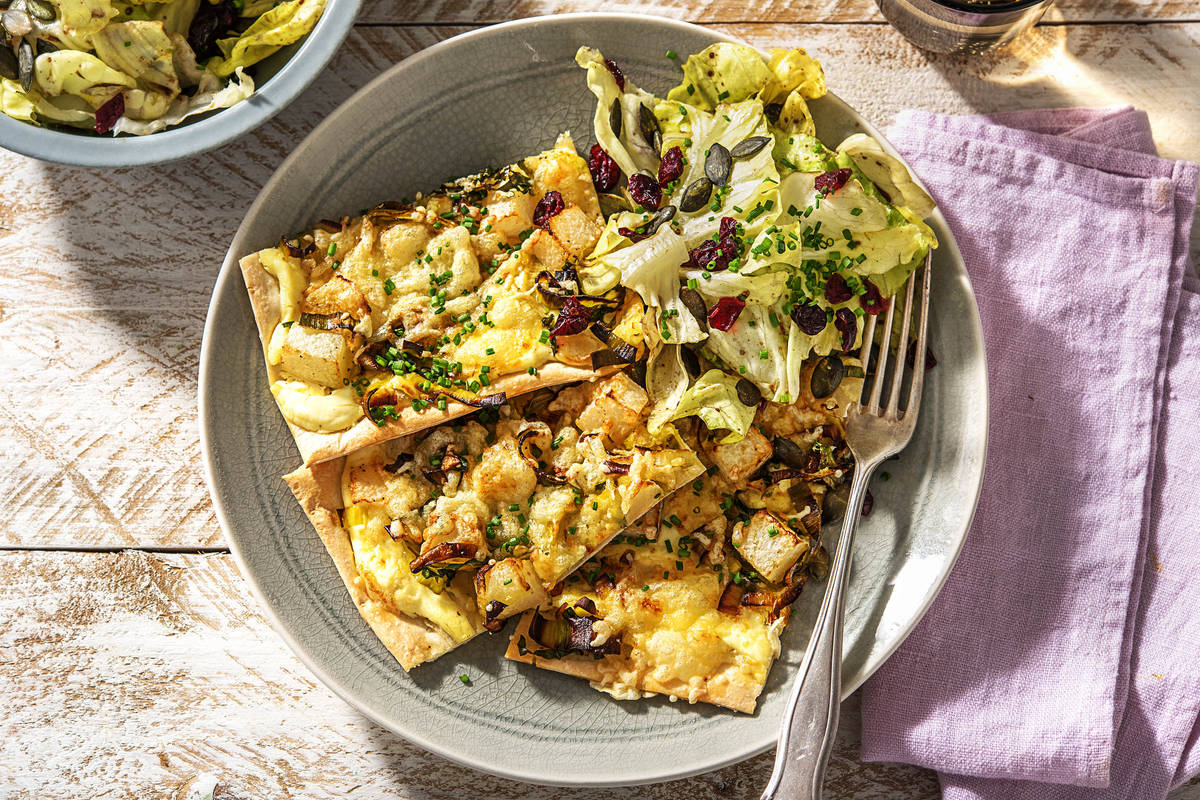 Knuspriger Kohlrabi-Lauch-Flammkuchen