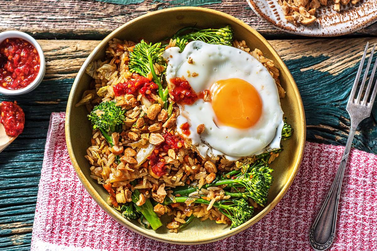 Nasi Goreng! Indonesisches Reisgericht