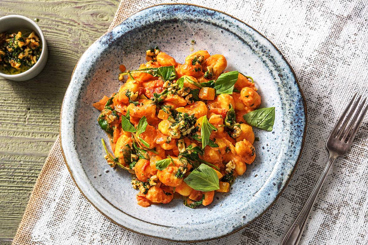 Gnocchi in cremiger Tomatensoße mit Spinat
