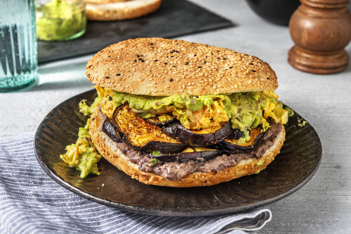 Sandwich mit Aubergine, Guacamole,