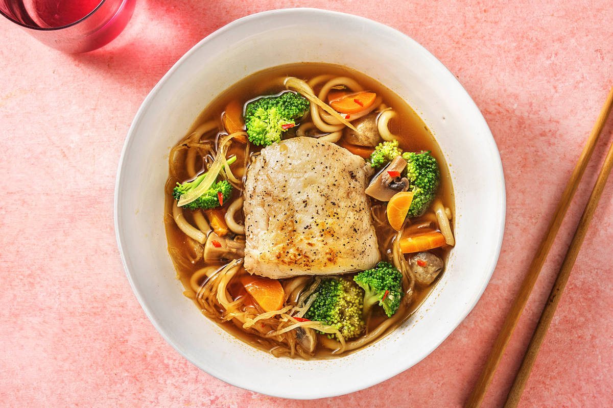 Japanse ramen met gebakken schelvisfilet