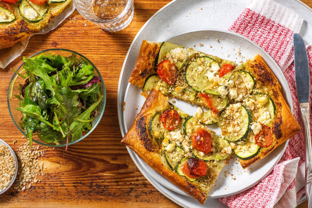 Tarte mit Kirschtomaten und Hirtenkäse