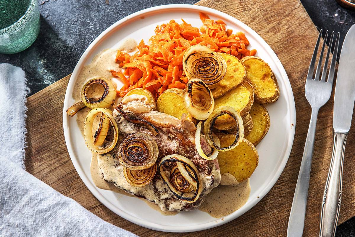 Zwiebelrostbraten mit Karottensalat