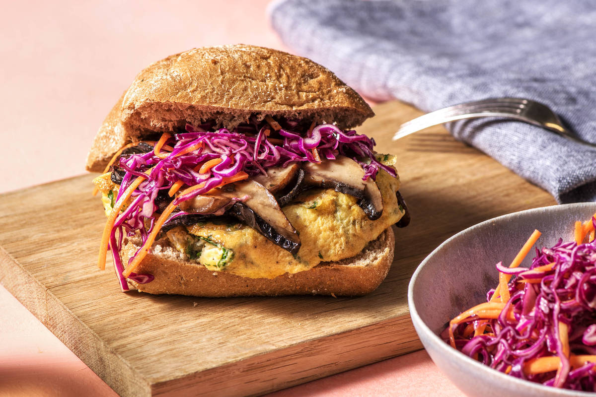 Petit pain à l'omelette au bleu et au portobello