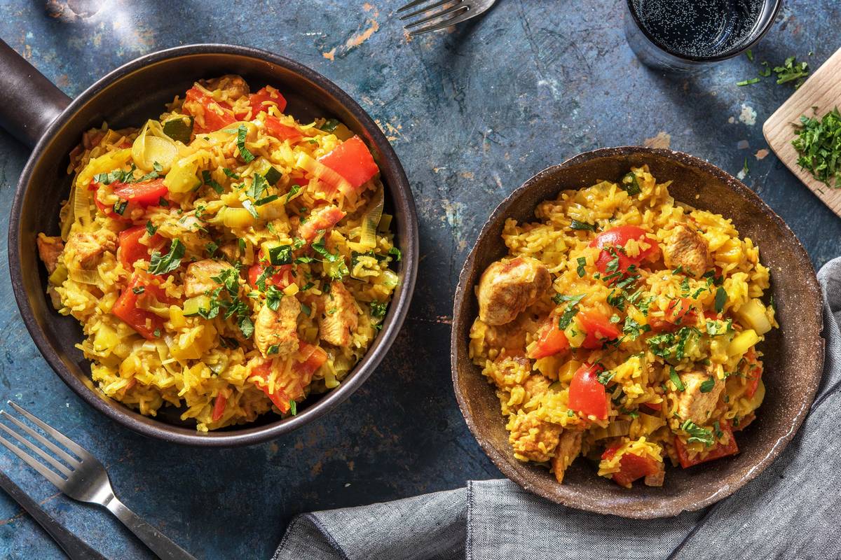 Plat de riz au poulet et légumes