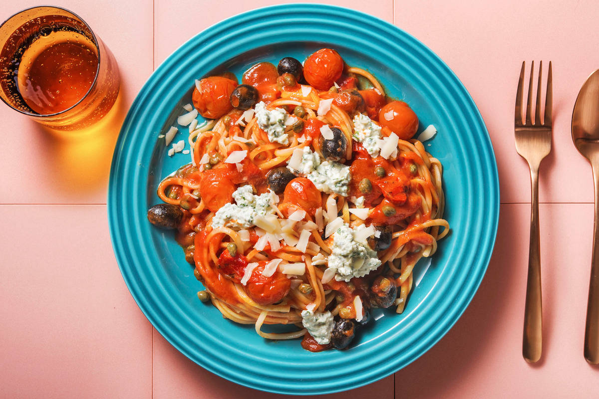 Linguine mit Tomatensoße, Antipasti-Gemüse